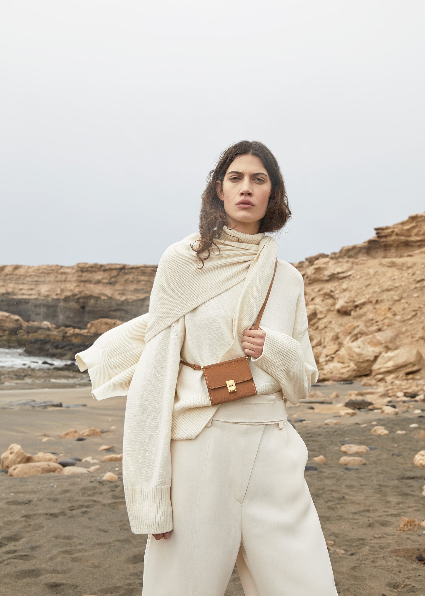 Numéro Sept Crossbody Wallet - Textured Camel